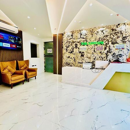 Hotel Hsp Plaza New Delhi Bagian luar foto