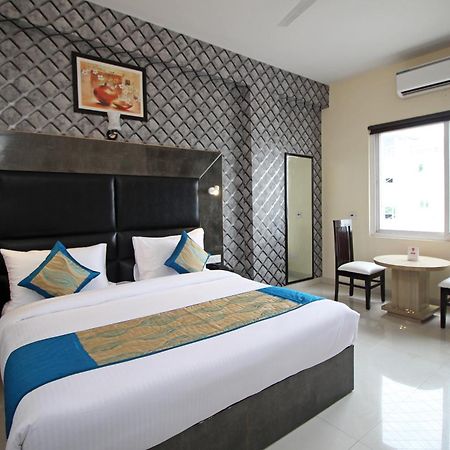 Hotel Hsp Plaza New Delhi Bagian luar foto