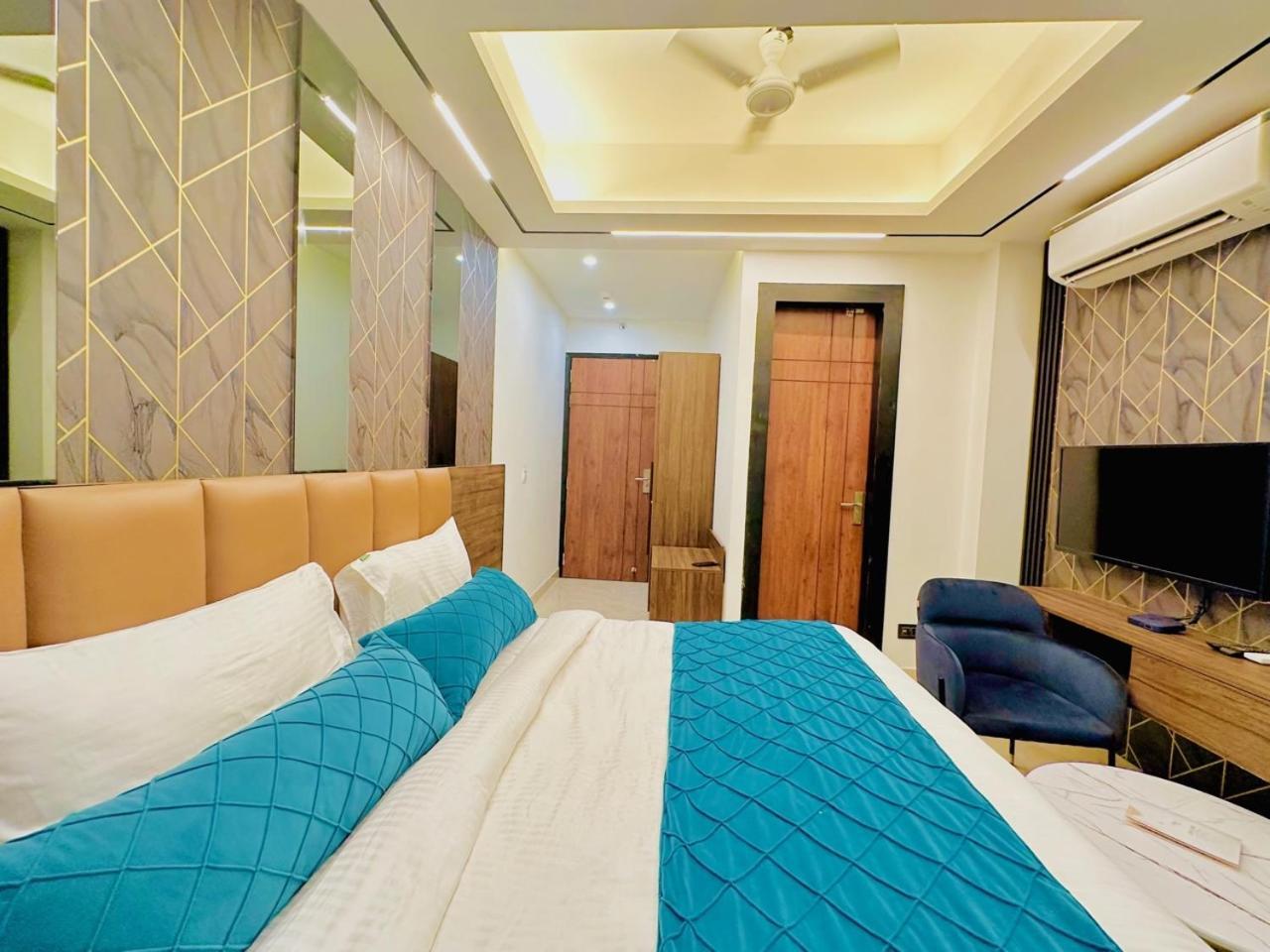 Hotel Hsp Plaza New Delhi Bagian luar foto