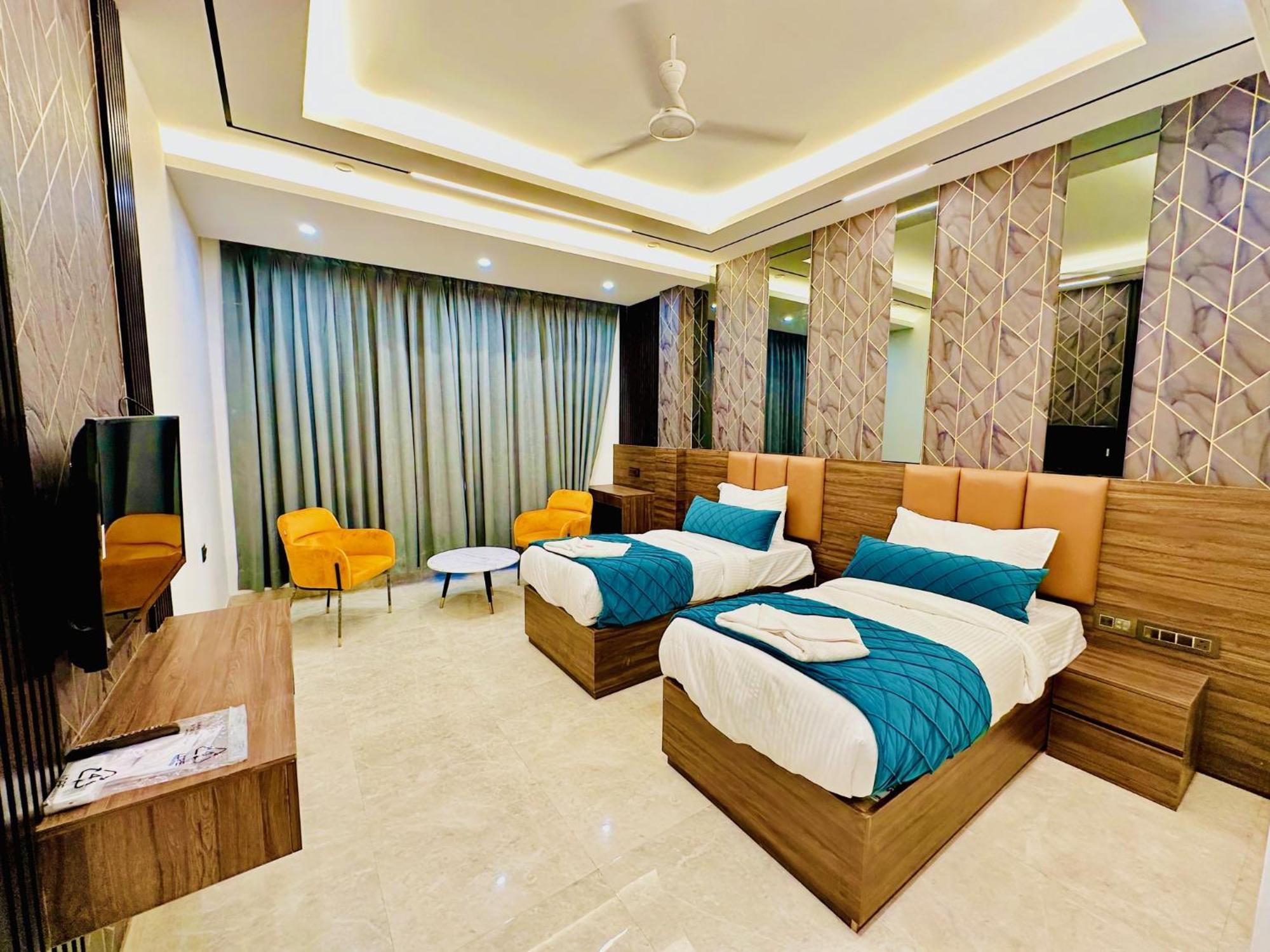 Hotel Hsp Plaza New Delhi Bagian luar foto