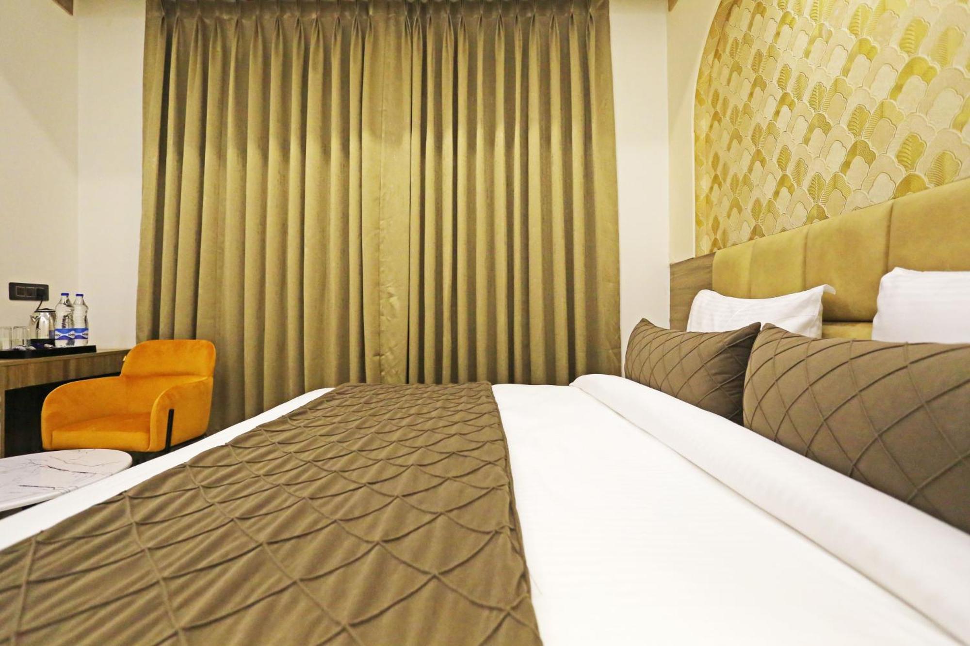 Hotel Hsp Plaza New Delhi Bagian luar foto
