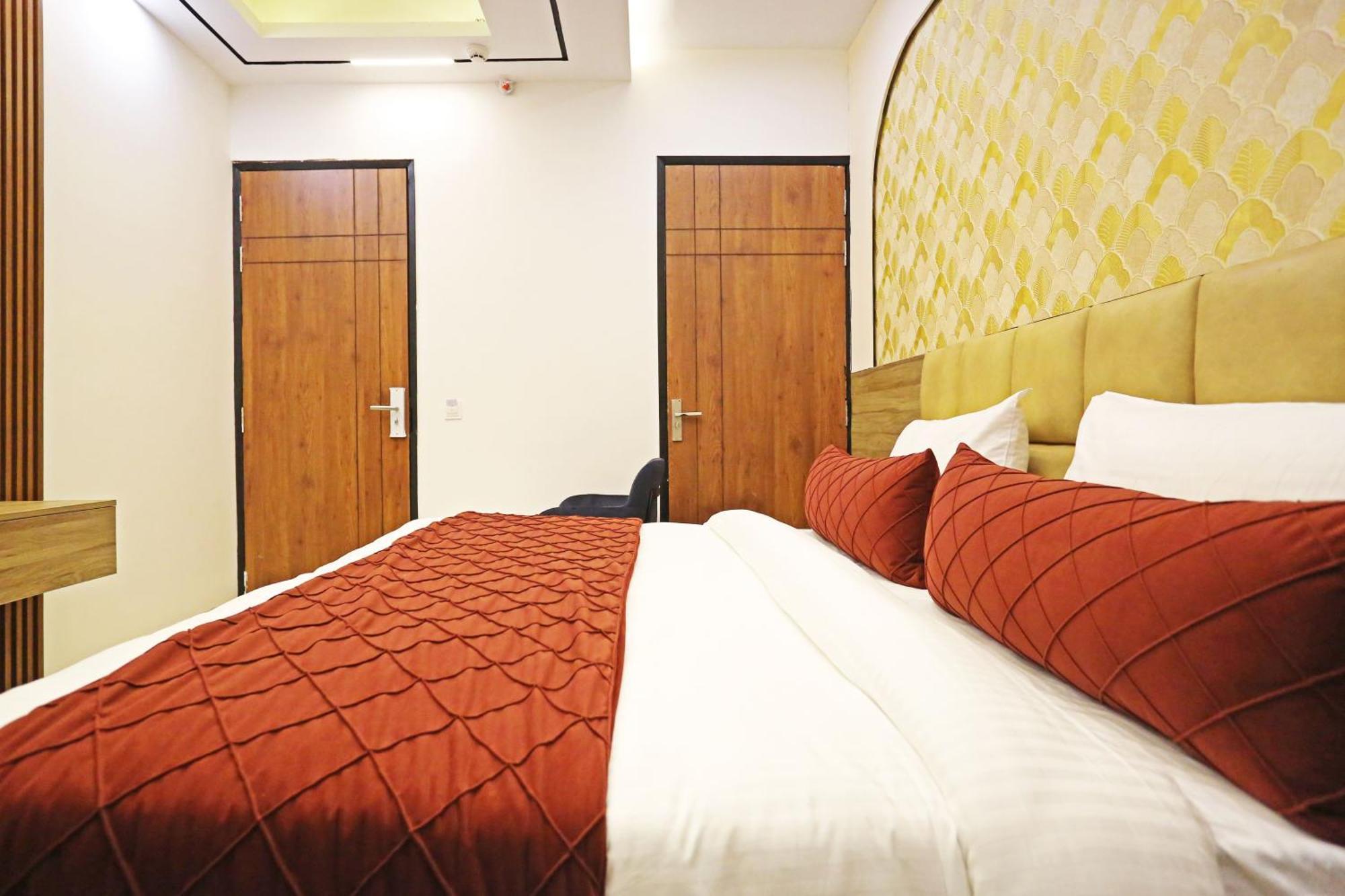 Hotel Hsp Plaza New Delhi Bagian luar foto