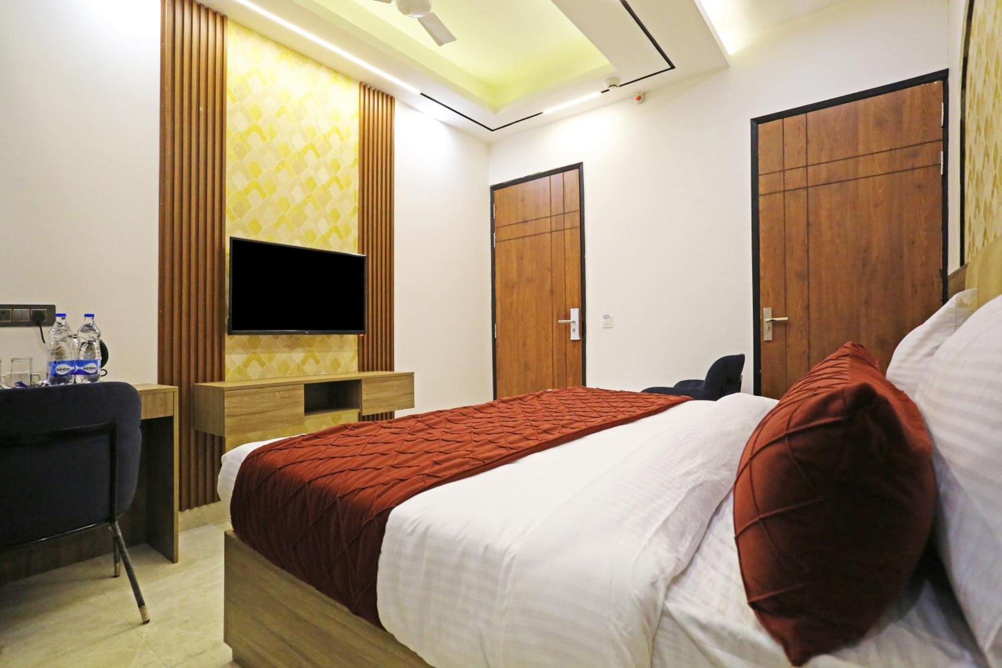Hotel Hsp Plaza New Delhi Bagian luar foto