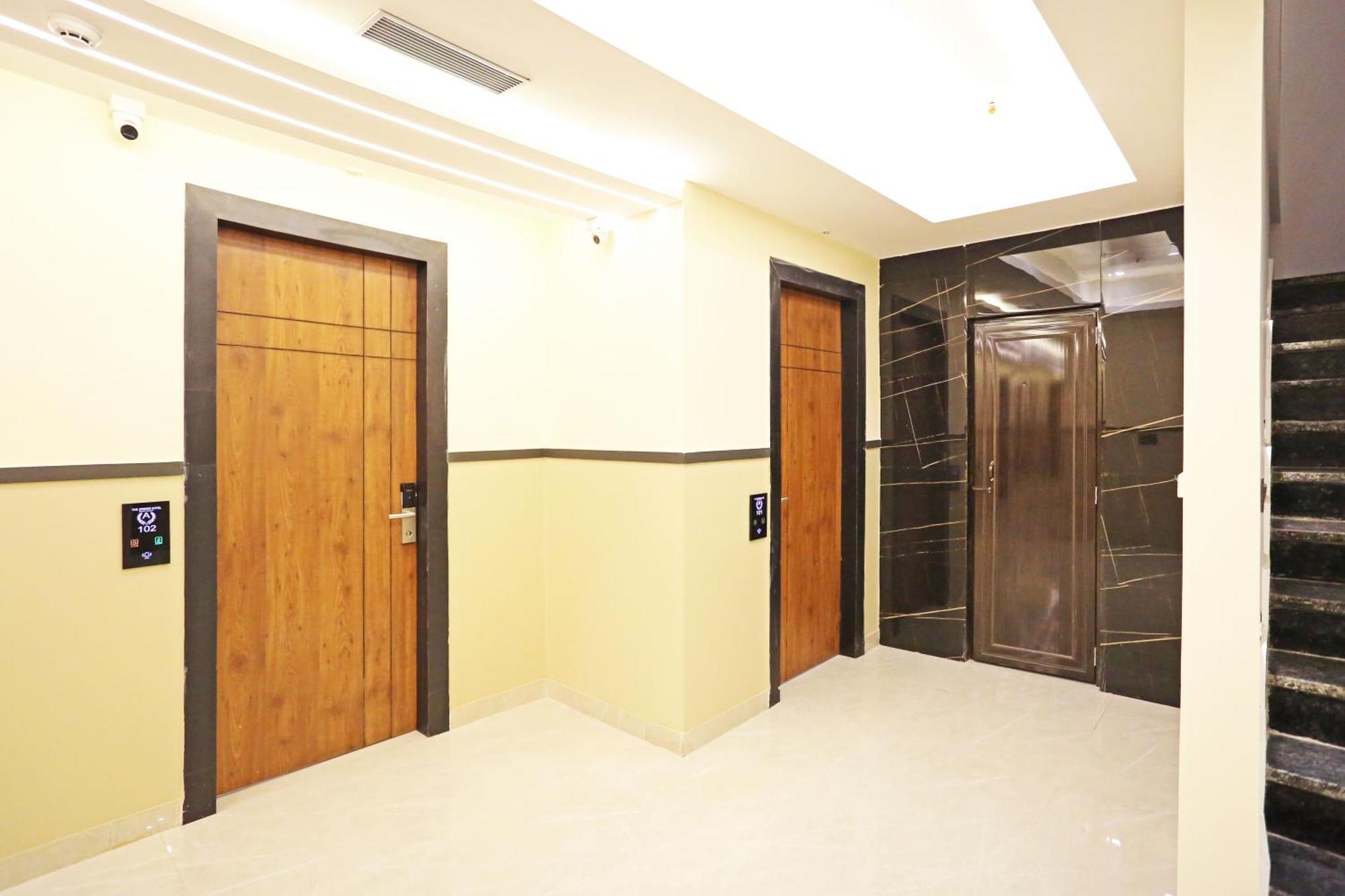 Hotel Hsp Plaza New Delhi Bagian luar foto