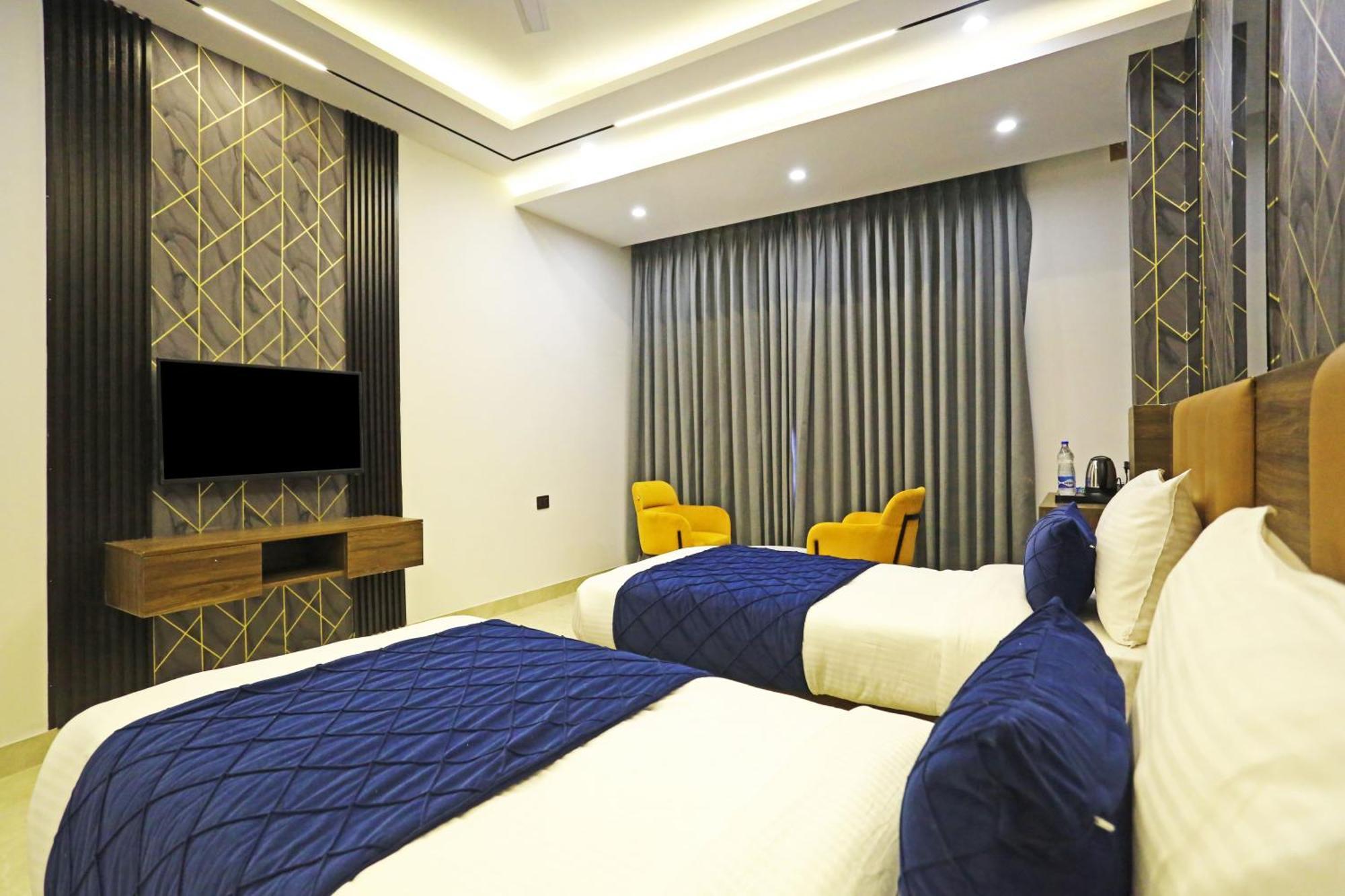 Hotel Hsp Plaza New Delhi Bagian luar foto