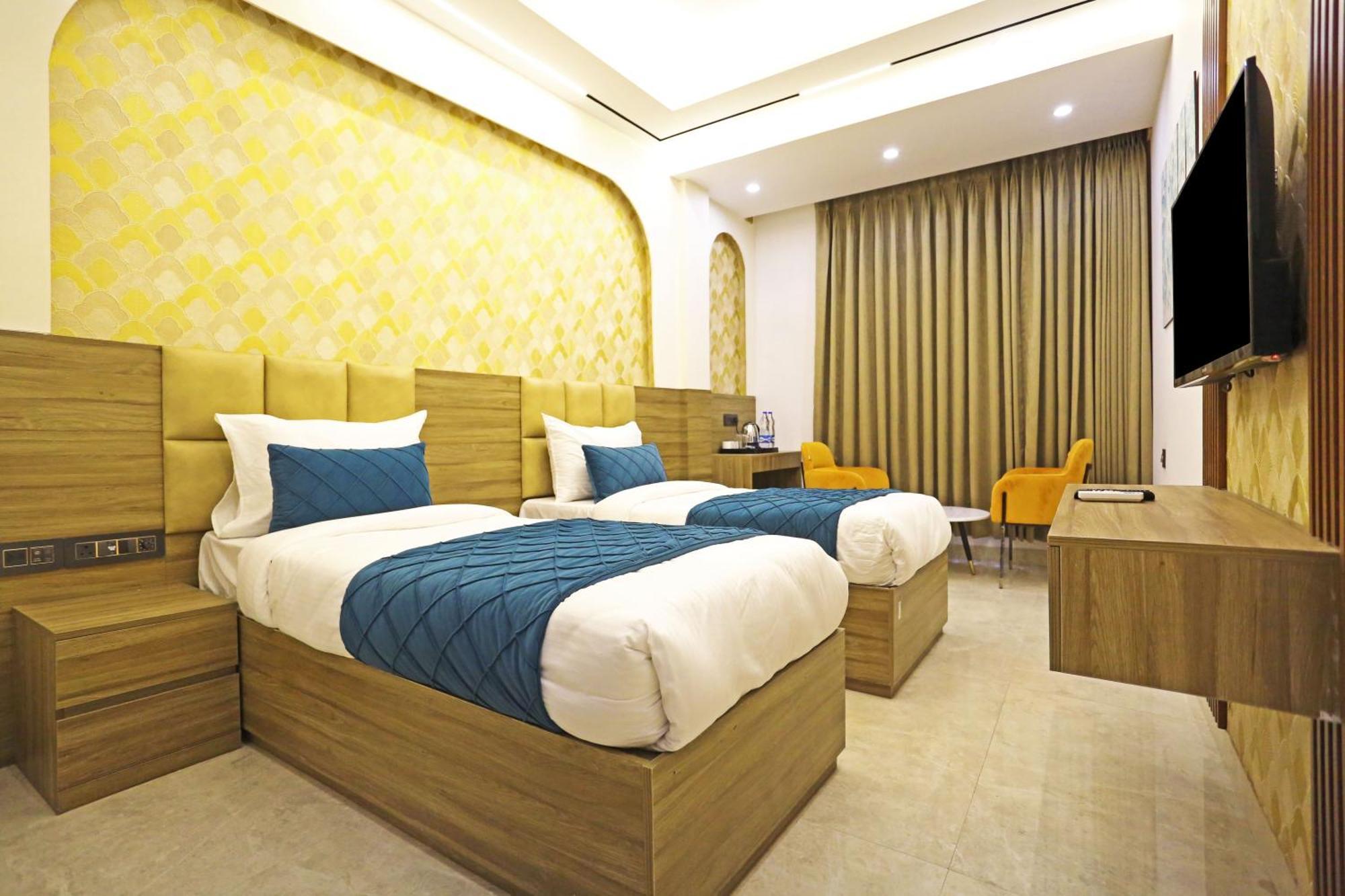 Hotel Hsp Plaza New Delhi Bagian luar foto