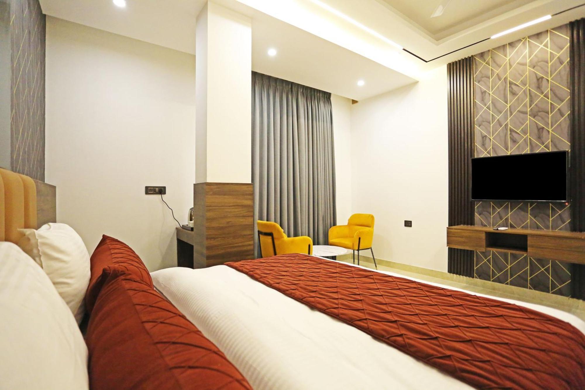 Hotel Hsp Plaza New Delhi Bagian luar foto