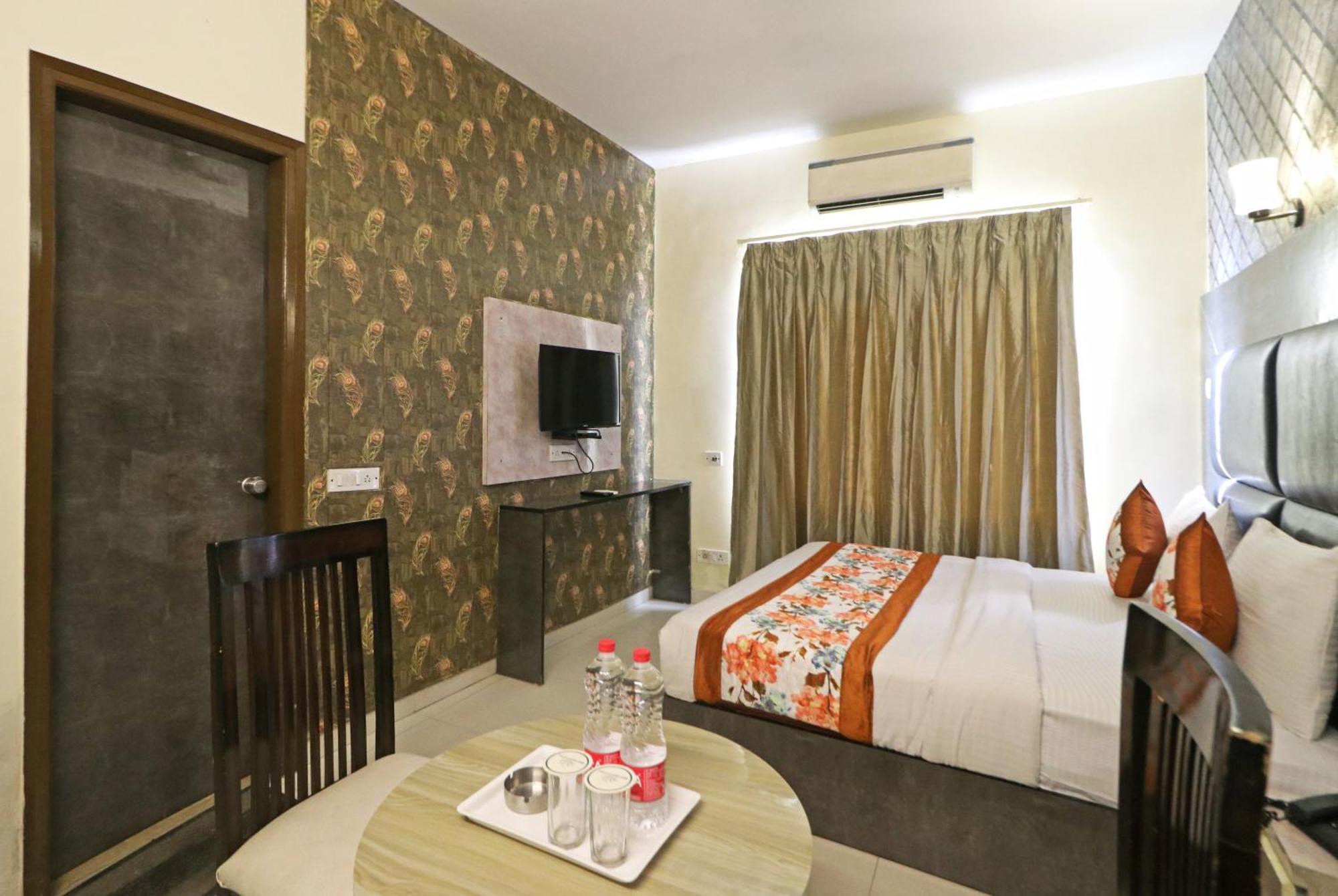 Hotel Hsp Plaza New Delhi Bagian luar foto