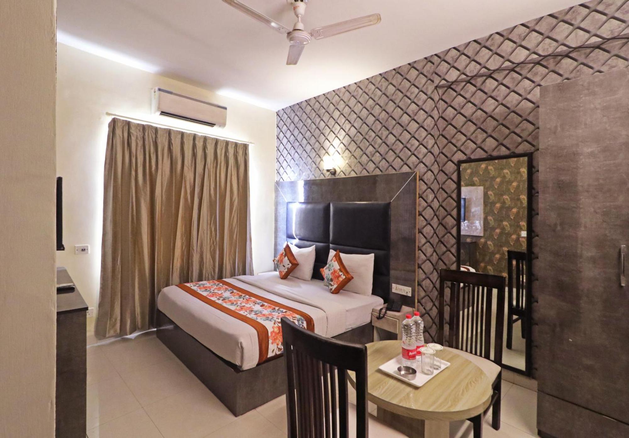 Hotel Hsp Plaza New Delhi Bagian luar foto