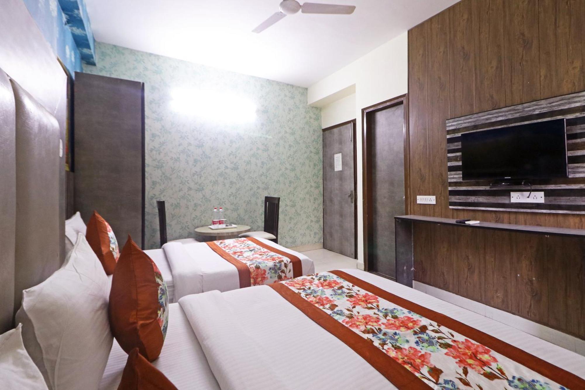 Hotel Hsp Plaza New Delhi Bagian luar foto