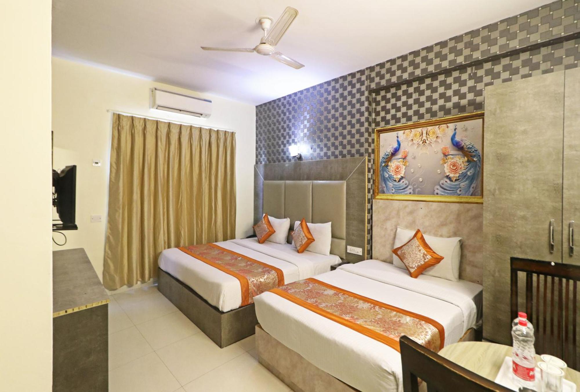 Hotel Hsp Plaza New Delhi Bagian luar foto