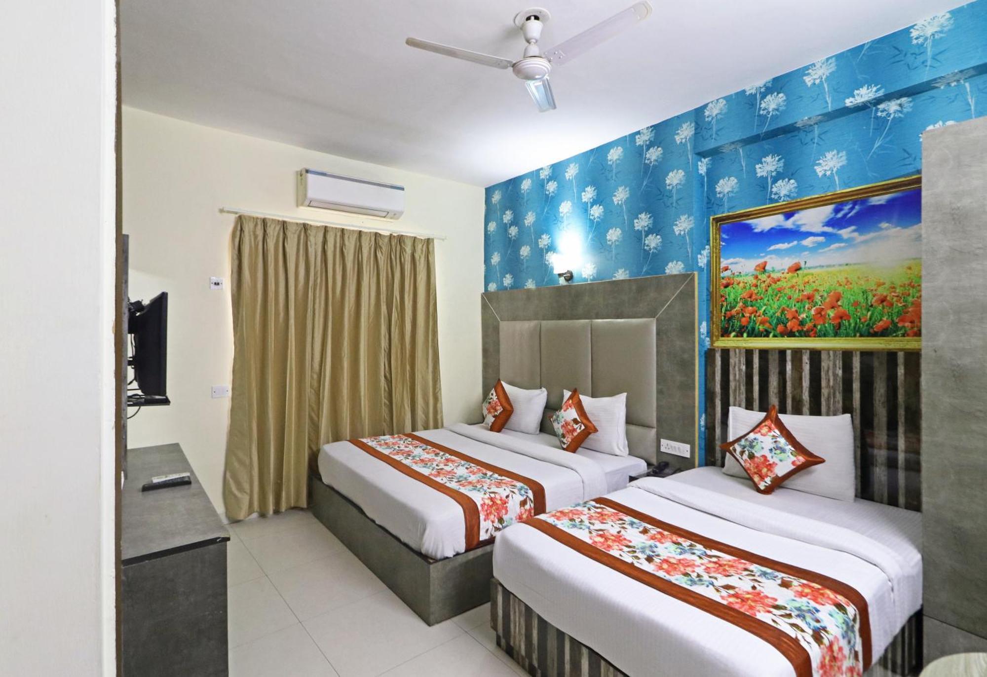 Hotel Hsp Plaza New Delhi Bagian luar foto