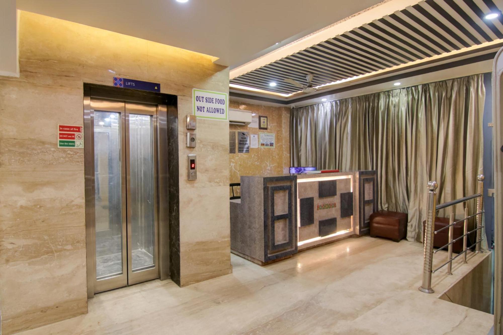 Hotel Hsp Plaza New Delhi Bagian luar foto